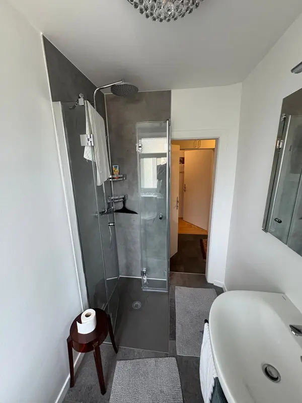 Dusche Nachher: Sicherheit für die Mama, Badsanierung in Linz von FoFa Haus & Bad