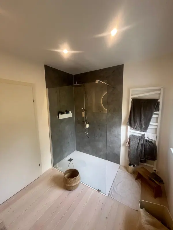 Dusche Nachher: Vom Baufehler zum Traumbad, Badsanierung in Leonding von FoFa Haus & Bad