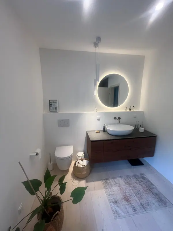 WC Nachher: Vom Baufehler zum Traumbad, Badsanierung in Leonding von FoFa Haus & Bad